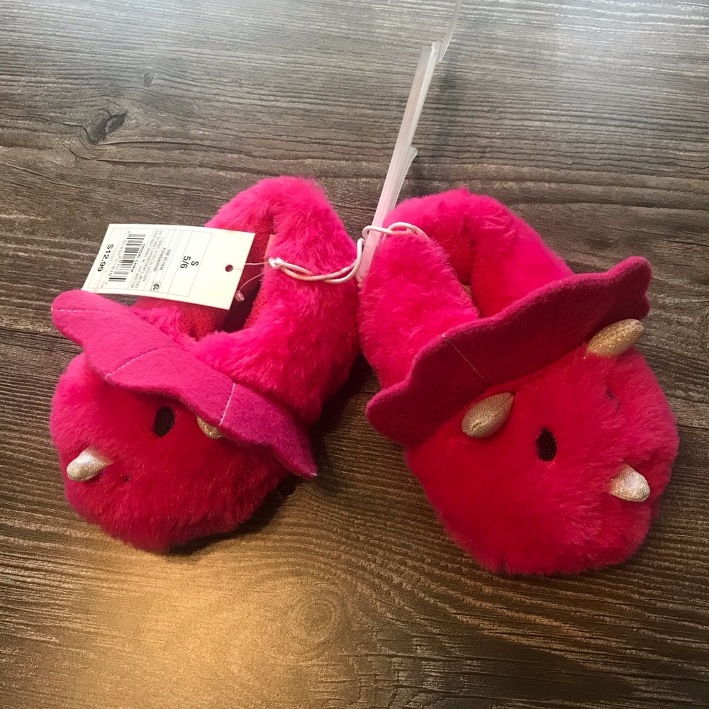 Girls fuzzy slippers size SMALL 5/6